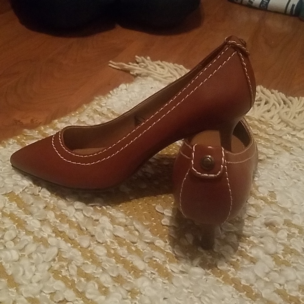 Calvin Klein Kitten heals NWOT